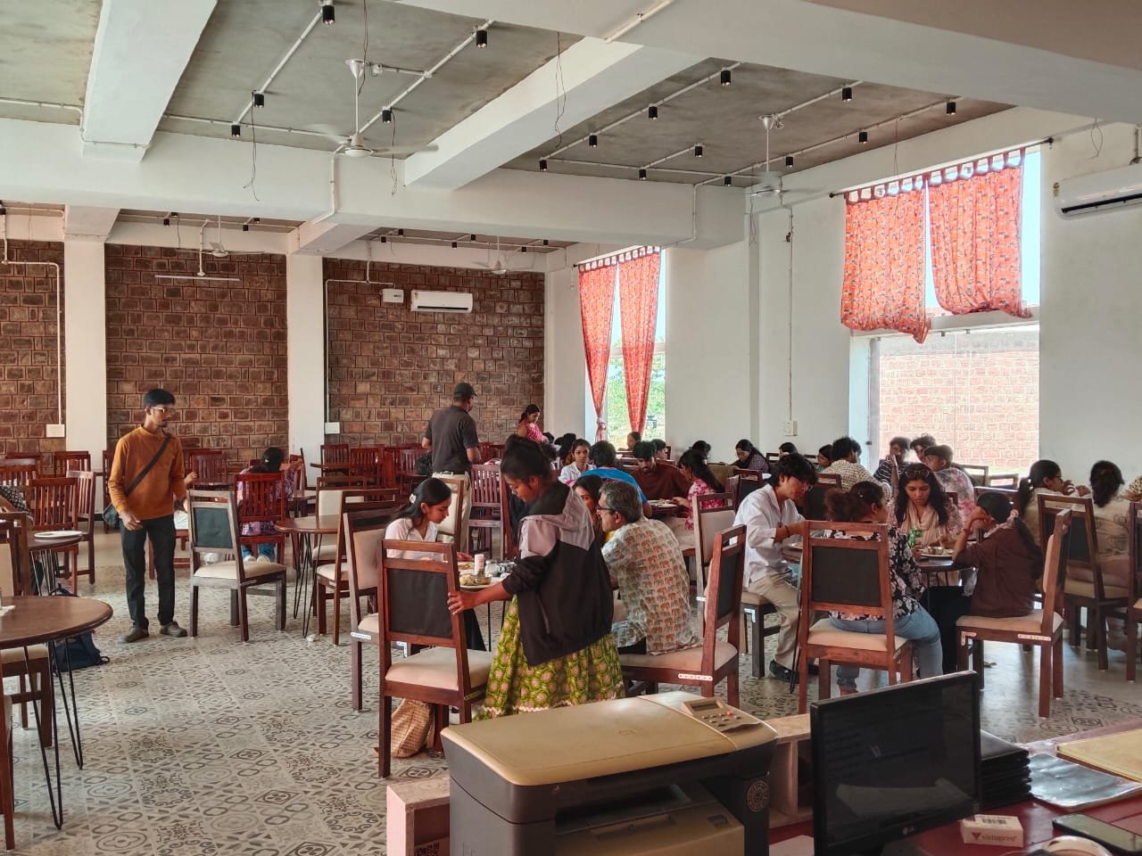 Konig restaurant interior — full hall